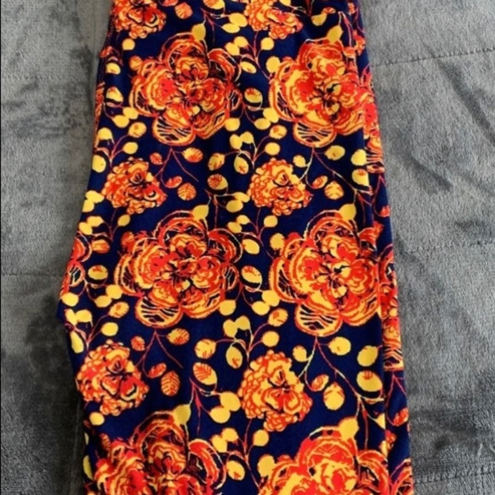 LuLaRoe tall and curvy butter soft leggings